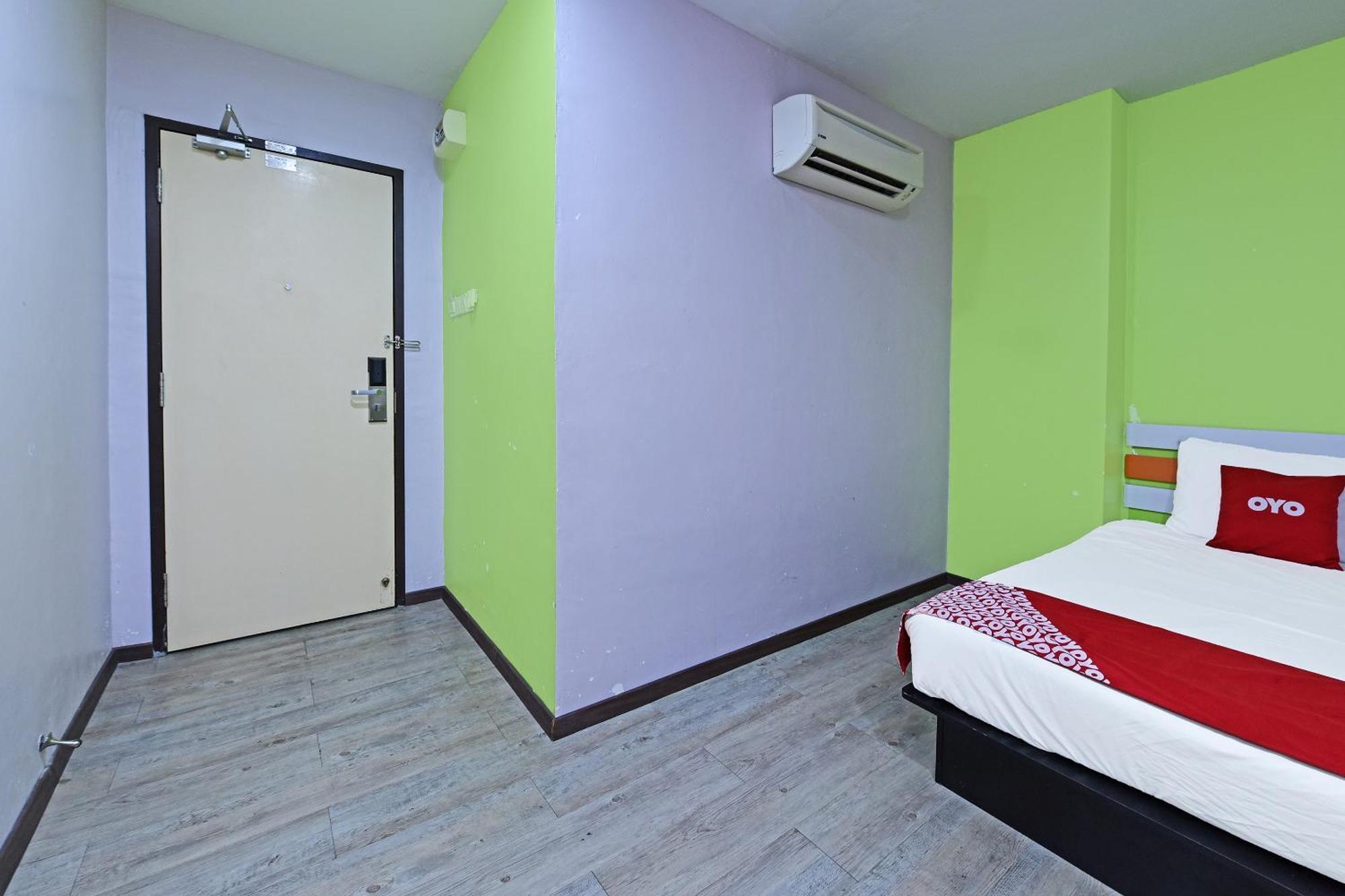Super Oyo 992 Orange Hotel Kuala Pilah Exterior foto